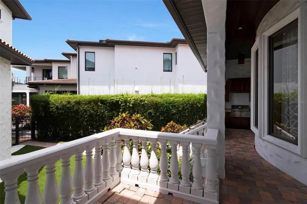 5211 W NEPTUNE WAY Tampa, FL 33609
