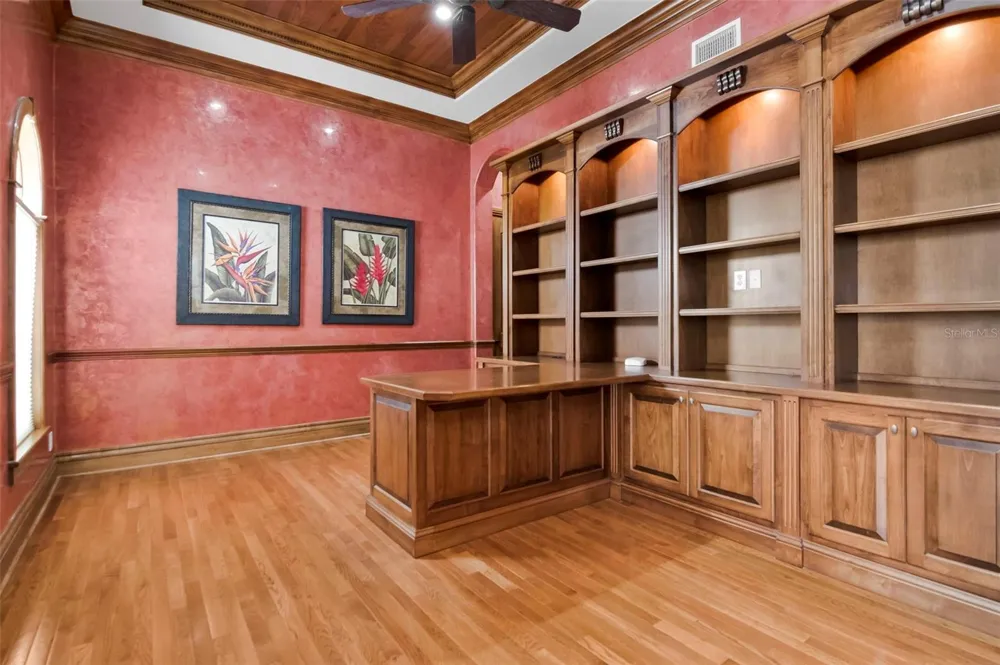 5211 W NEPTUNE WAY Tampa, FL 33609