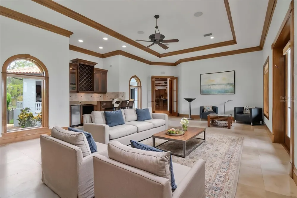 5211 W NEPTUNE WAY Tampa, FL 33609