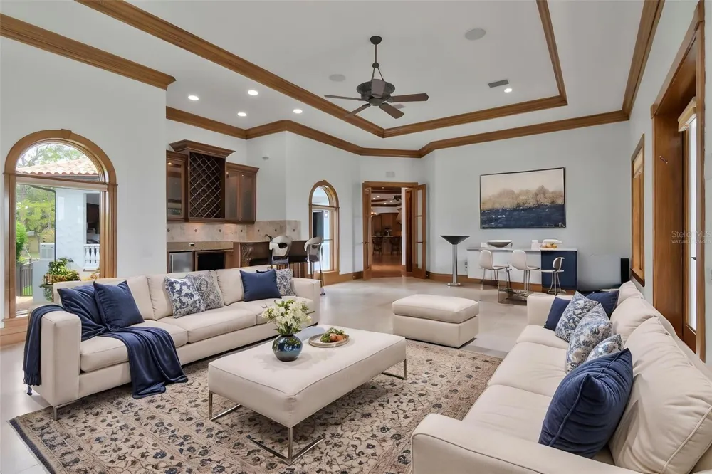 5211 W NEPTUNE WAY Tampa, FL 33609