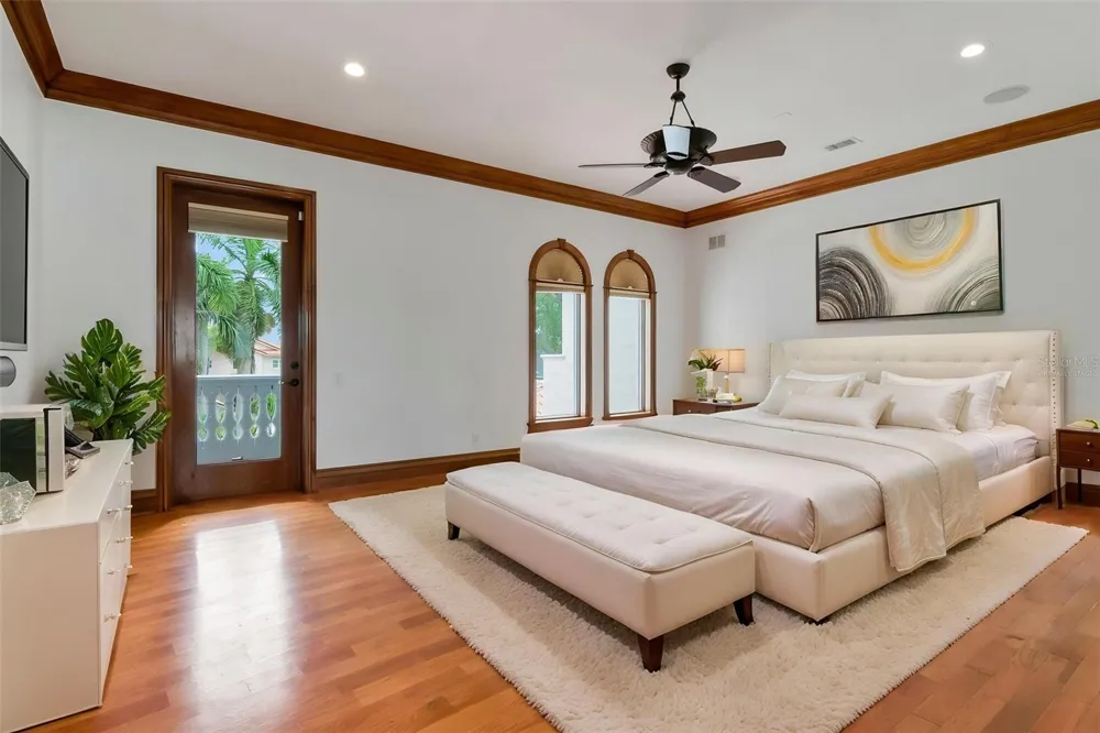 5211 W NEPTUNE WAY Tampa, FL 33609