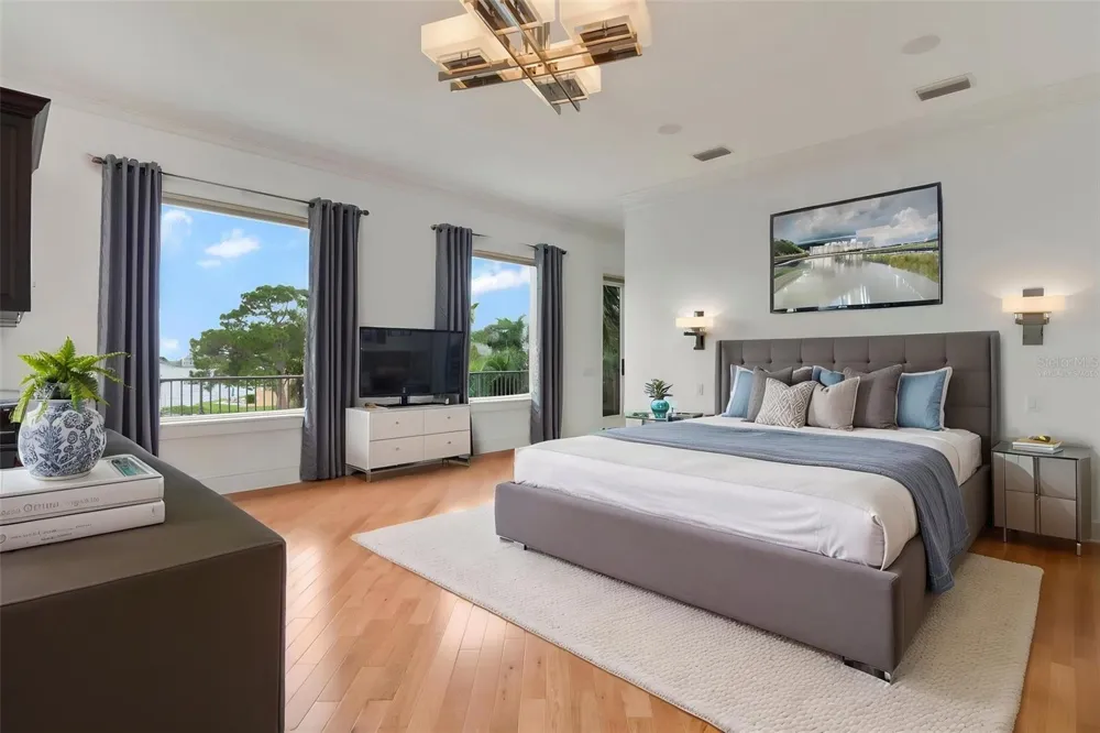 5211 W NEPTUNE WAY Tampa, FL 33609