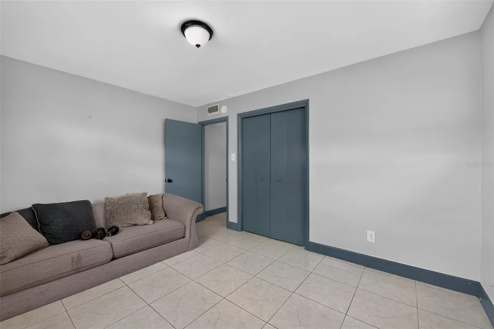 5005 STOLLS AVENUE Tampa, FL 33615