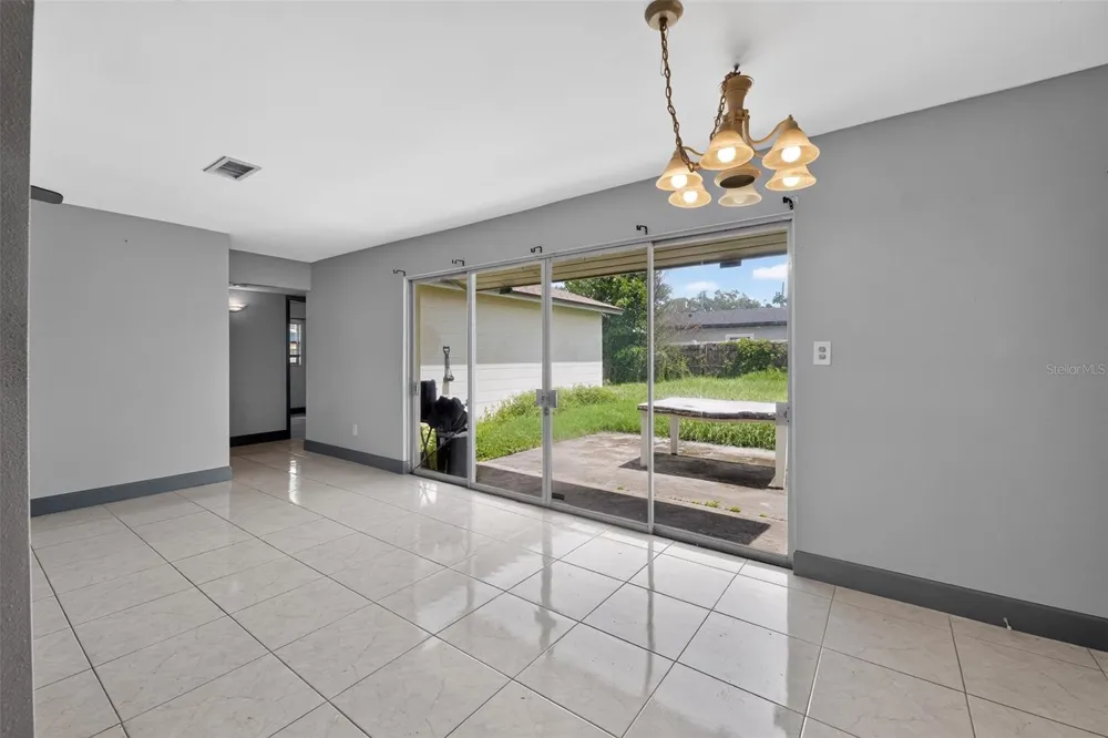 5005 STOLLS AVENUE Tampa, FL 33615