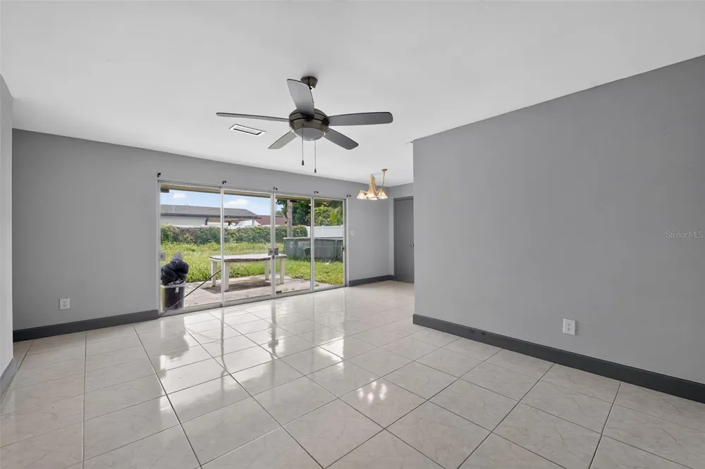 5005 STOLLS AVENUE Tampa, FL 33615