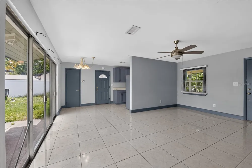 5005 STOLLS AVENUE Tampa, FL 33615