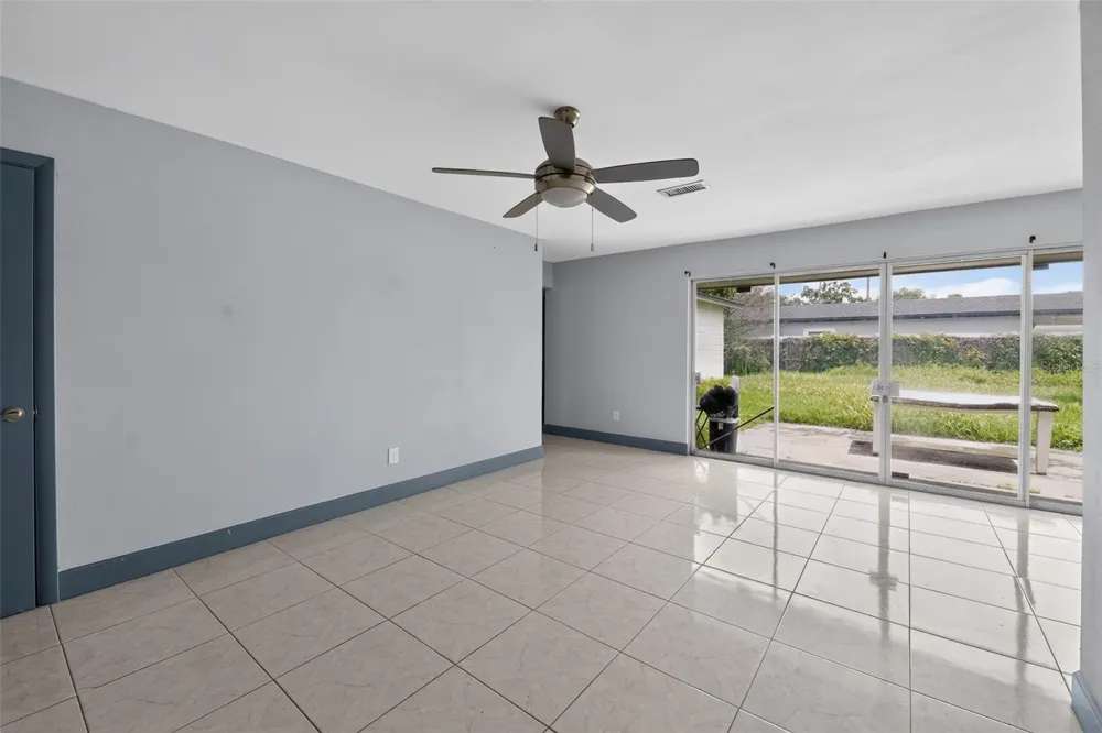 5005 STOLLS AVENUE Tampa, FL 33615