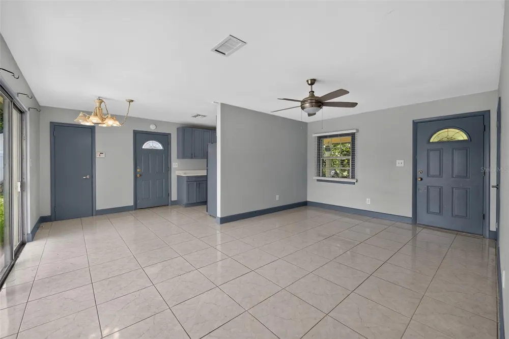 5005 STOLLS AVENUE Tampa, FL 33615