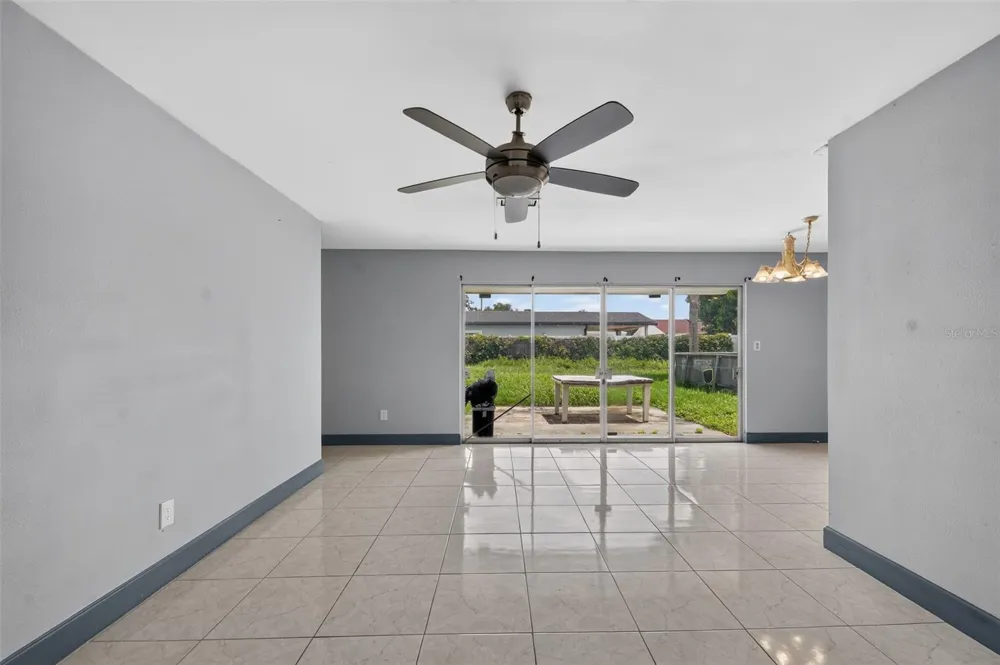 5005 STOLLS AVENUE Tampa, FL 33615