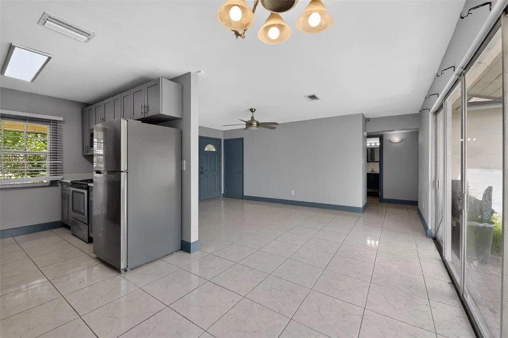 5005 STOLLS AVENUE Tampa, FL 33615