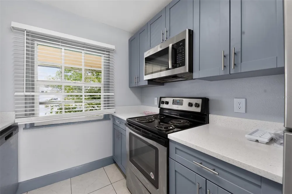 5005 STOLLS AVENUE Tampa, FL 33615