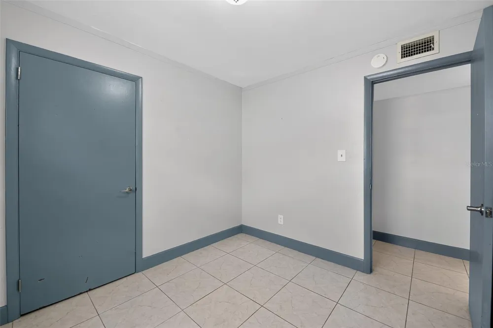 5005 STOLLS AVENUE Tampa, FL 33615