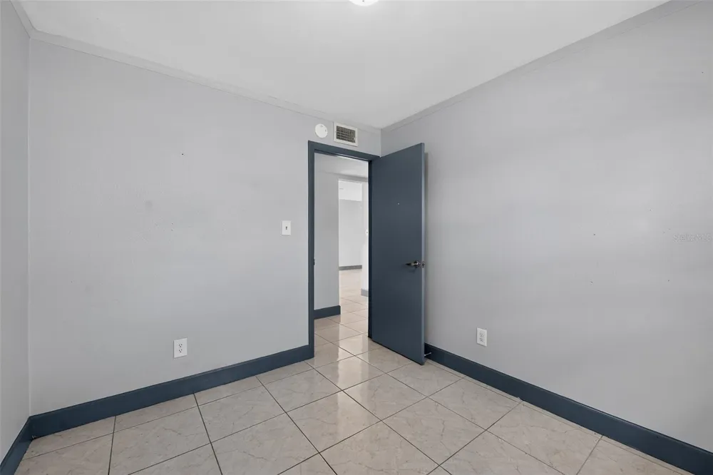 5005 STOLLS AVENUE Tampa, FL 33615