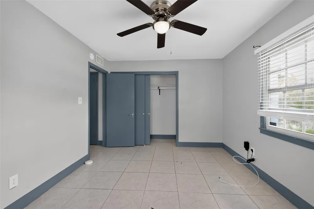 5005 STOLLS AVENUE Tampa, FL 33615