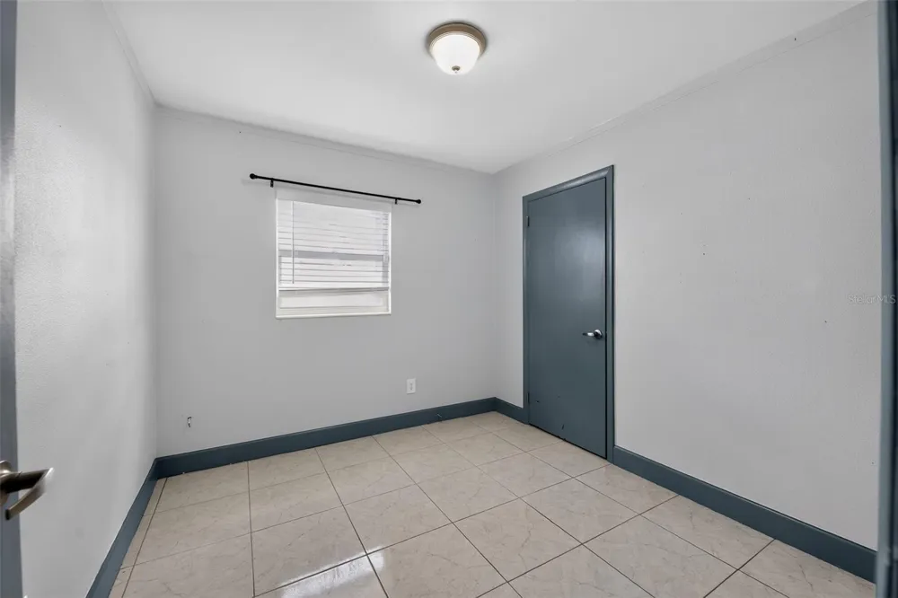 5005 STOLLS AVENUE Tampa, FL 33615
