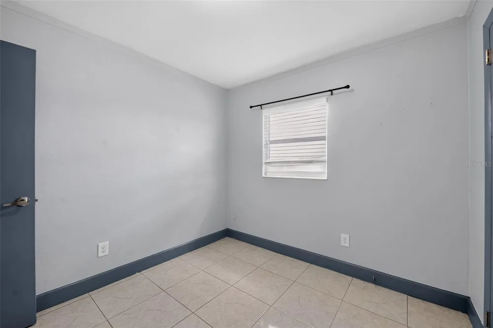 5005 STOLLS AVENUE Tampa, FL 33615