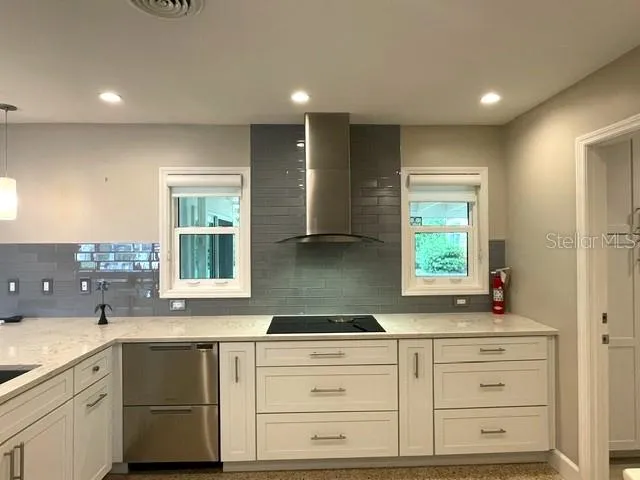2253 VALENCIA DRIVE Sarasota, FL 34239