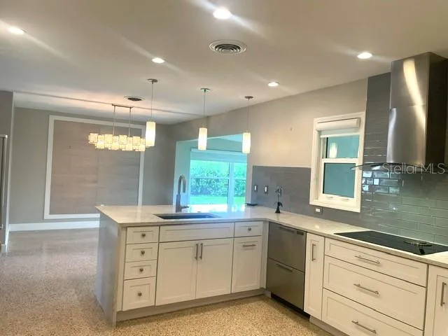 2253 VALENCIA DRIVE Sarasota, FL 34239