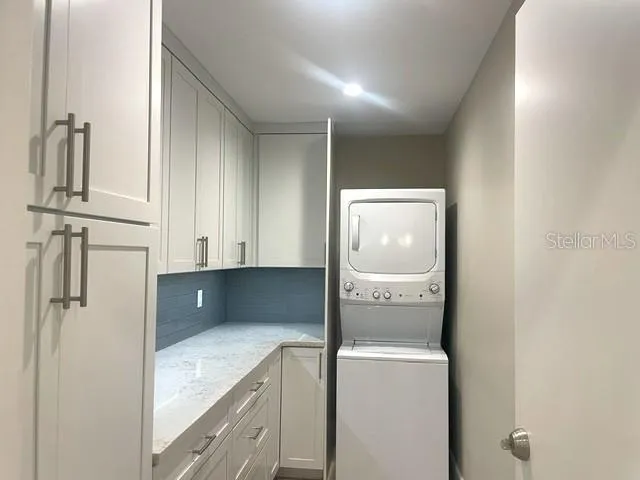 2253 VALENCIA DRIVE Sarasota, FL 34239