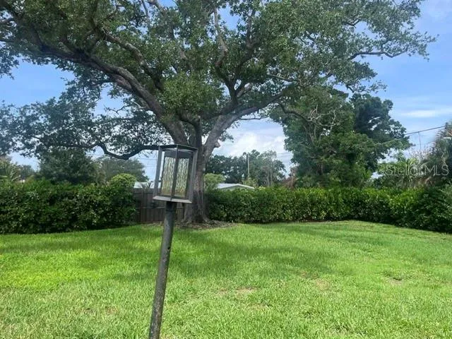 2253 VALENCIA DRIVE Sarasota, FL 34239