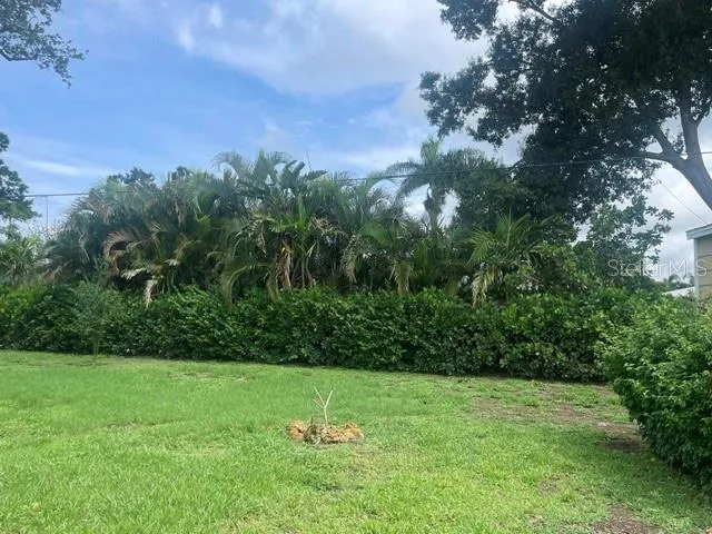 2253 VALENCIA DRIVE Sarasota, FL 34239