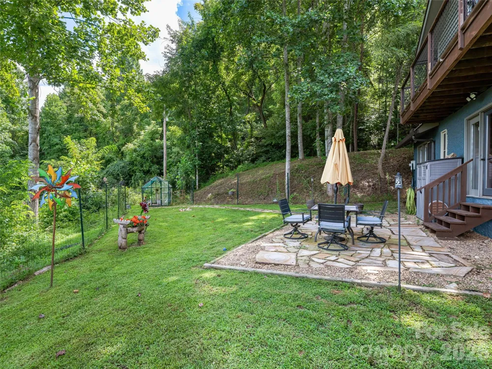 152 Worley Cove Road Leicester, NC 28748