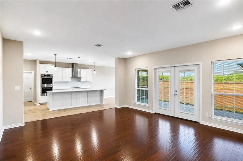 345 E County Road 2180 Kingsville, TX 78363