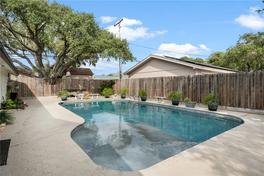 1518 Kenwood Drive Aransas Pass, TX 78336