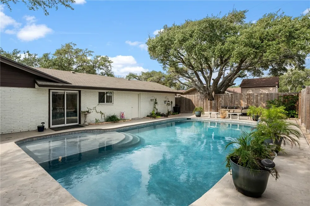 1518 Kenwood Drive Aransas Pass, TX 78336