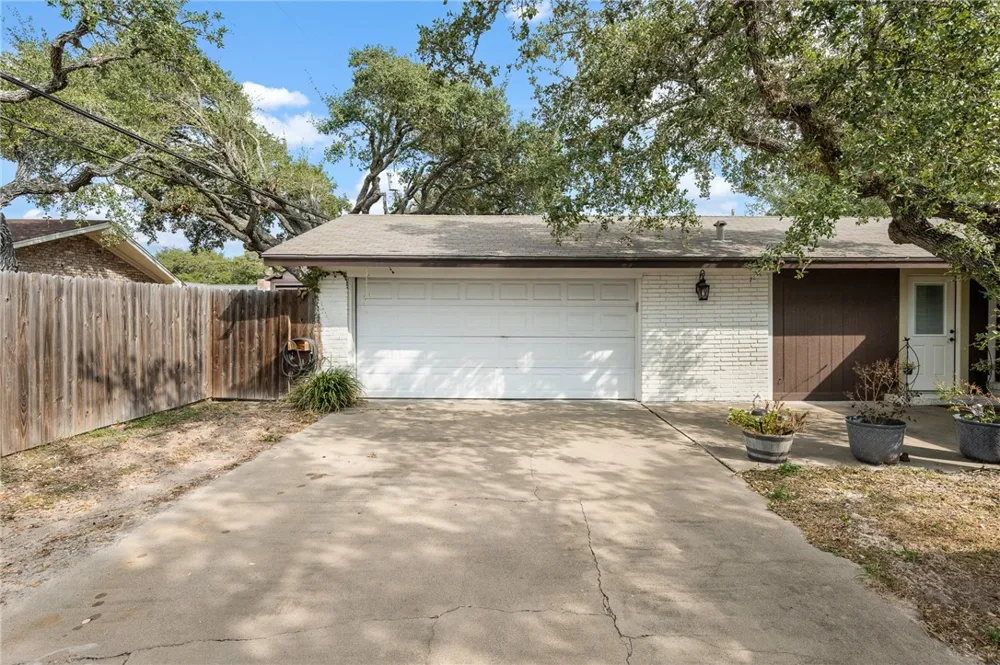 1518 Kenwood Drive Aransas Pass, TX 78336