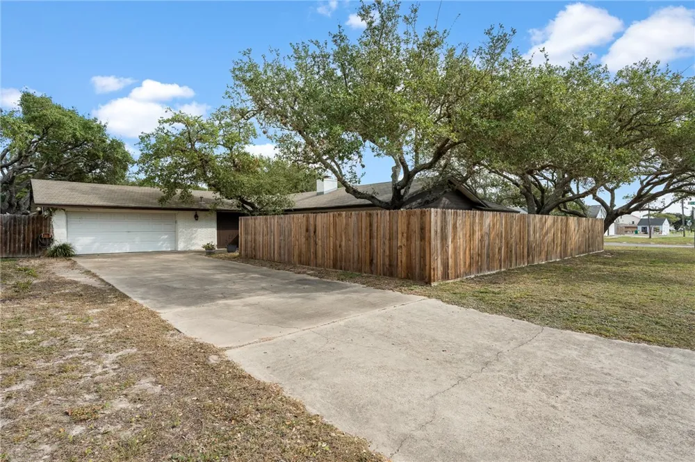 1518 Kenwood Drive Aransas Pass, TX 78336