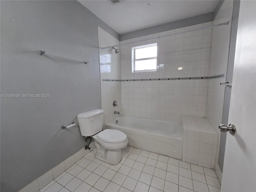 1627 NW 18th St #403 Miami, FL 33125