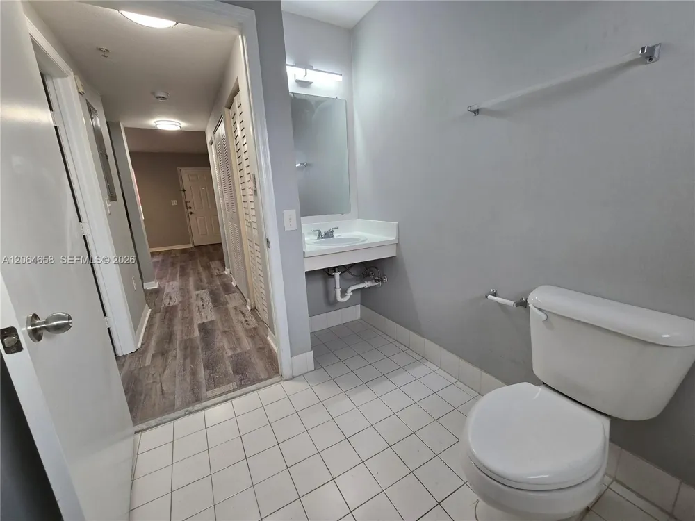 1627 NW 18th St #403 Miami, FL 33125