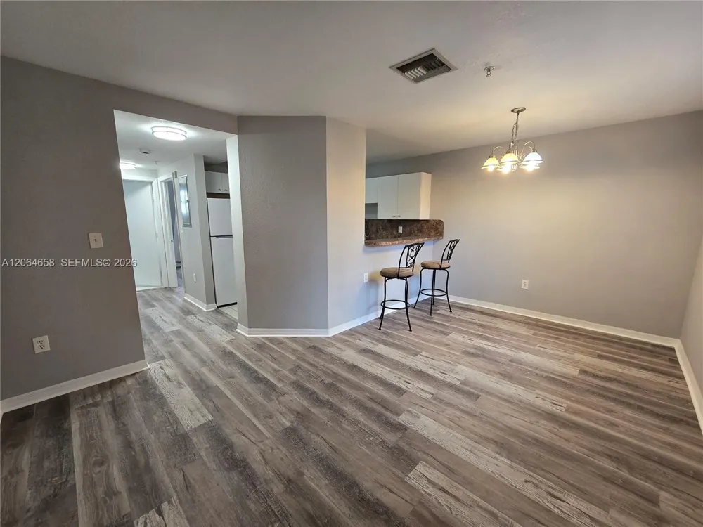 1627 NW 18th St #403 Miami, FL 33125