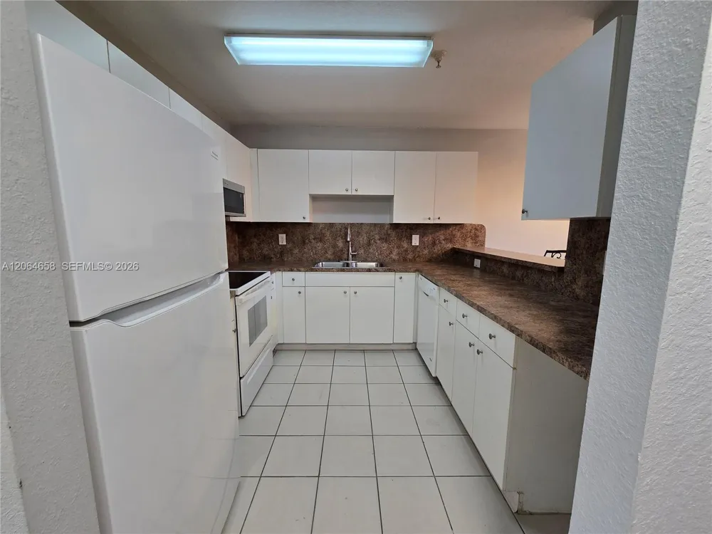 1627 NW 18th St #403 Miami, FL 33125