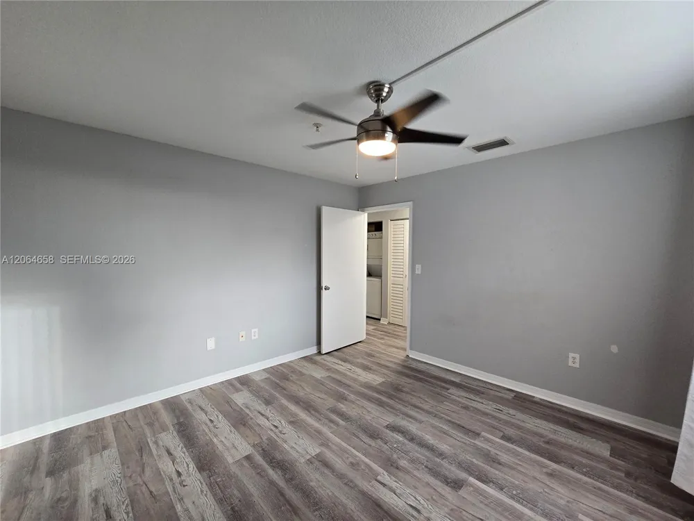 1627 NW 18th St #403 Miami, FL 33125