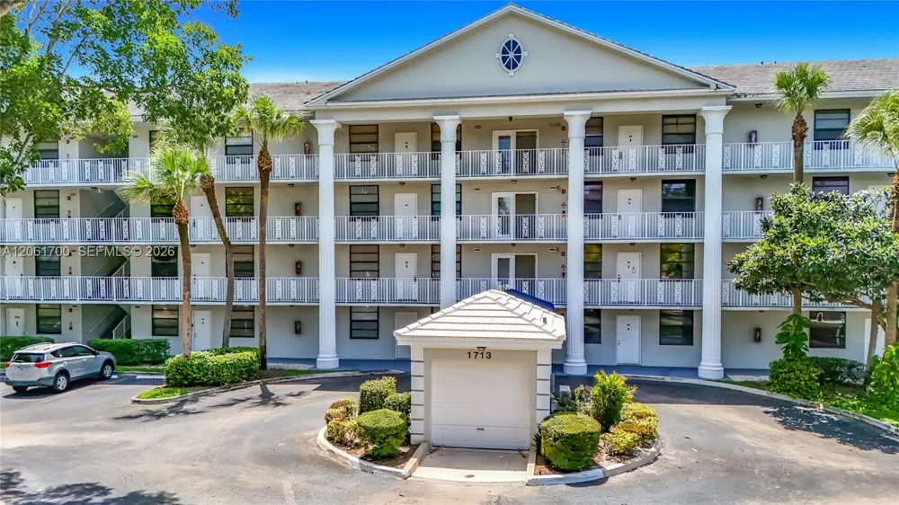 1713 Whitehall Dr #404 Davie, FL 33324