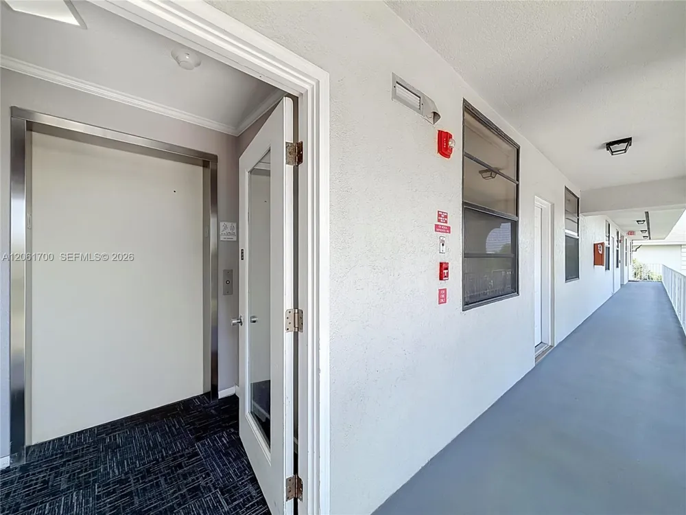 1713 Whitehall Dr #404 Davie, FL 33324
