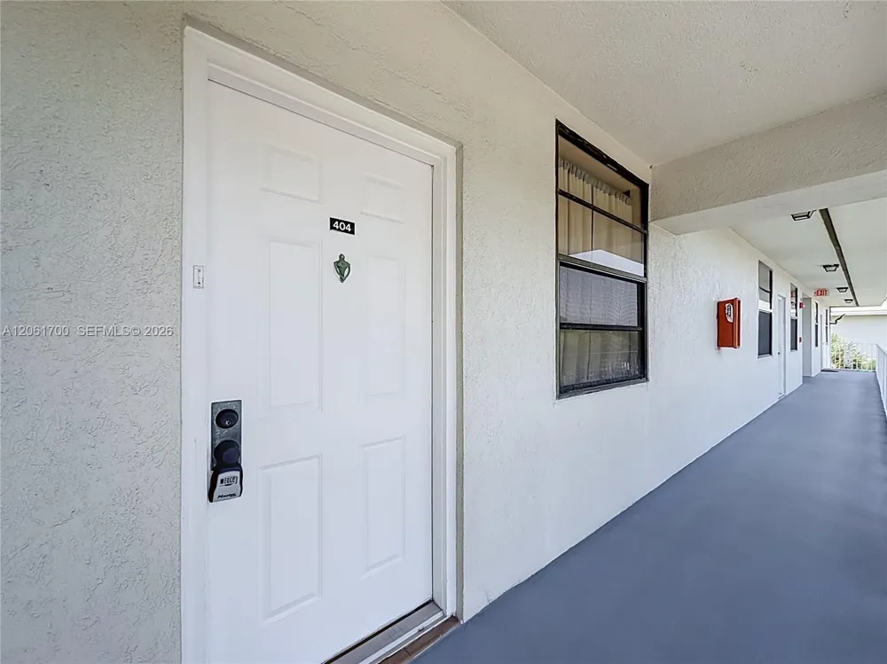 1713 Whitehall Dr #404 Davie, FL 33324