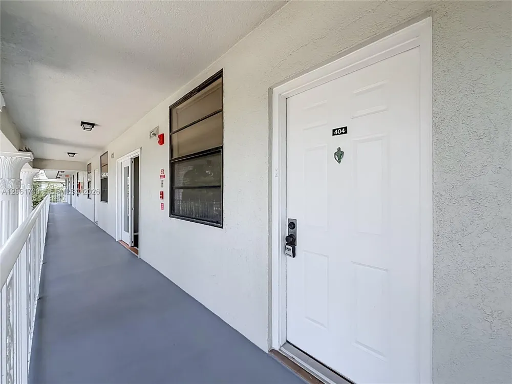 1713 Whitehall Dr #404 Davie, FL 33324