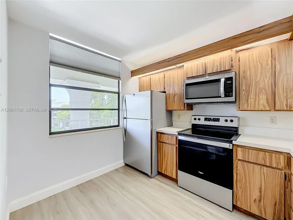 1713 Whitehall Dr #404 Davie, FL 33324