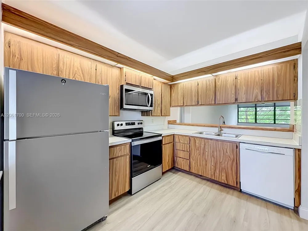 1713 Whitehall Dr #404 Davie, FL 33324