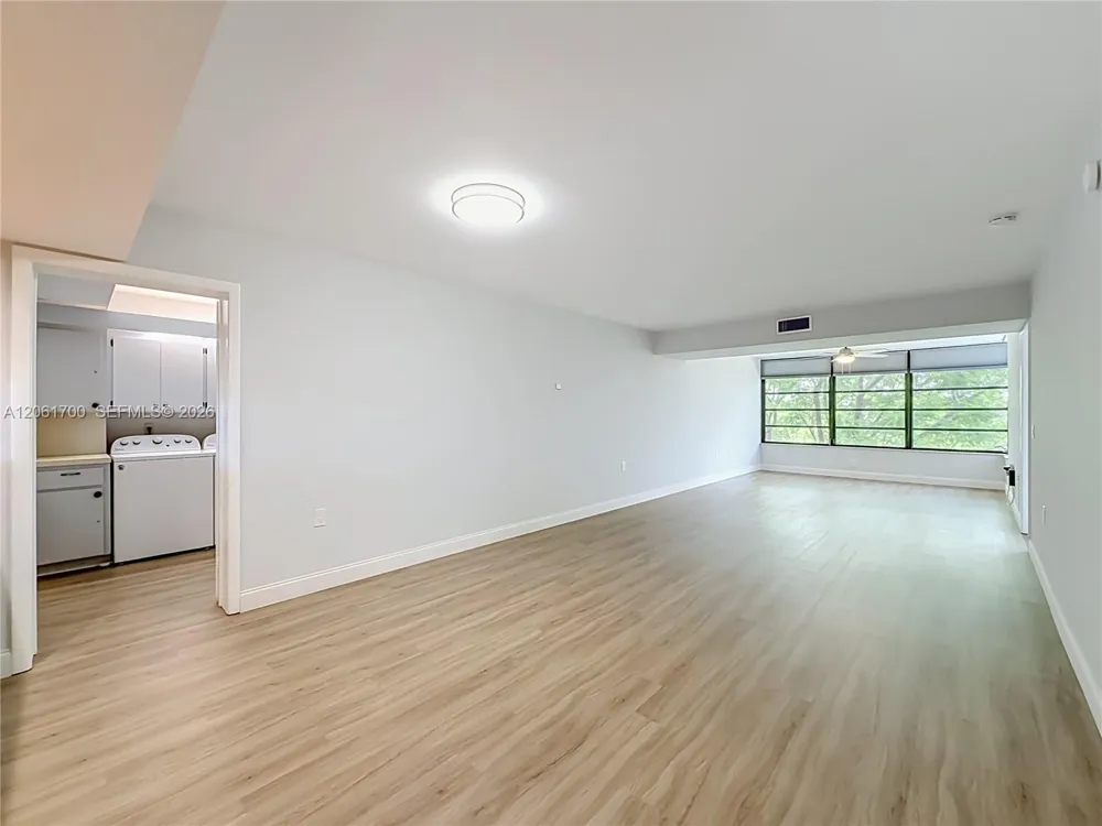 1713 Whitehall Dr #404 Davie, FL 33324