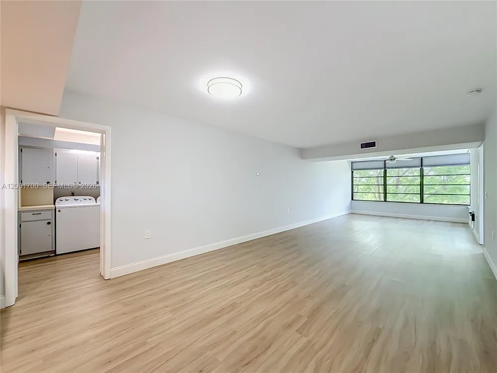 1713 Whitehall Dr #404 Davie, FL 33324