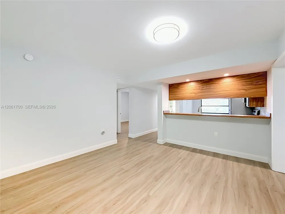 1713 Whitehall Dr #404 Davie, FL 33324