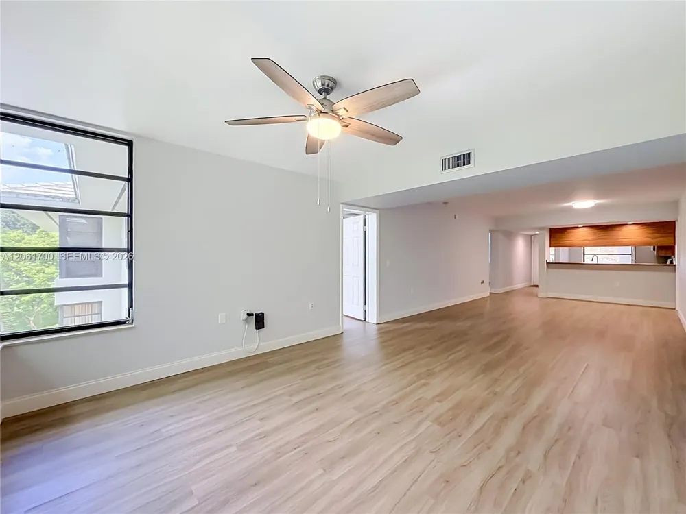 1713 Whitehall Dr #404 Davie, FL 33324