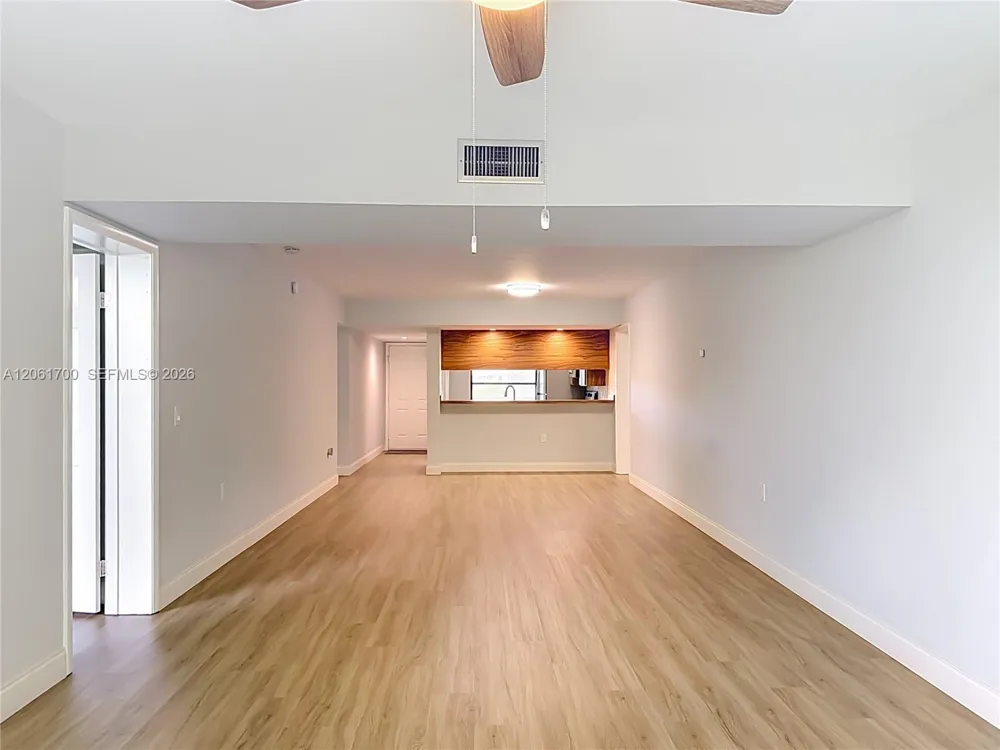 1713 Whitehall Dr #404 Davie, FL 33324