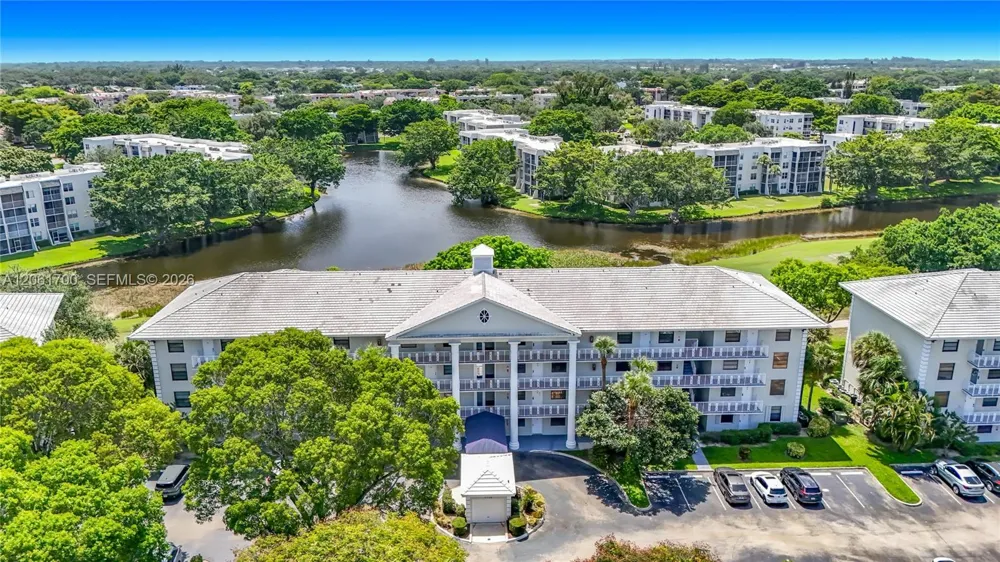 1713 Whitehall Dr #404 Davie, FL 33324