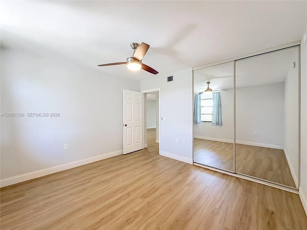 1713 Whitehall Dr #404 Davie, FL 33324