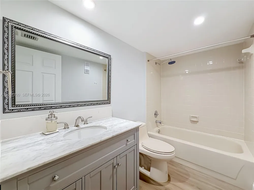 1713 Whitehall Dr #404 Davie, FL 33324
